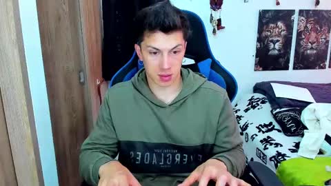 Snapshot of javiersexymann chatting on 02-18-25, 08:47 Javier online show from 02-18-25, 08:47