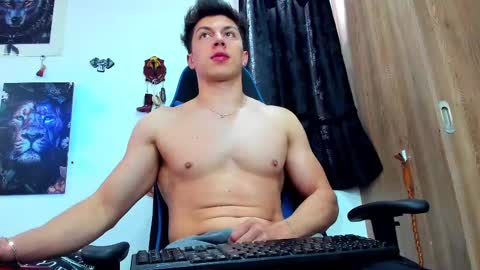 Snapshot of javiersexymann chatting on 02-27-25, 07:37 Javier online show from 02-27-25, 07:37