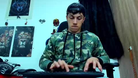 Snapshot of javiersexymann chatting on 03-03-25, 02:04 Javier online show from 03-03-25, 02:04