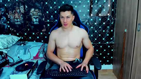 Snapshot of javiersexymann chatting on 02-06-26, 08:34 Javier online show from 02-06-26, 08:34