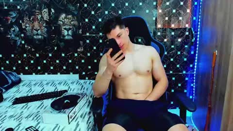 Snapshot of javiersexymann chatting on 06-04-26, 06:25 Javier online show from 06-04-26, 06:25