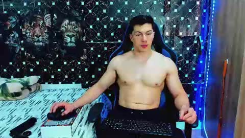 Snapshot of javiersexymann chatting on 06-09-26, 07:03 Javier online show from 06-09-26, 07:03