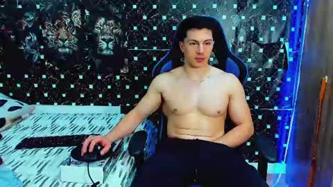 Snapshot of javiersexymann chatting on 06-11-26, 06:00 Javier online show from 06-11-26, 06:00
