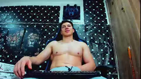 Snapshot of javiersexymann chatting on 06-14-26, 01:25 Javier online show from 06-14-26, 01:25