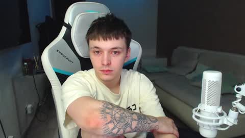 Snapshot of jayce_icestone chatting on 12-20-24, 08:28 Jayce online show from 12-20-24, 08:28