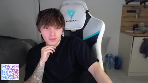 Snapshot of jayce_icestone chatting on 10-04-25, 05:22 Jayce online show from 10-04-25, 05:22