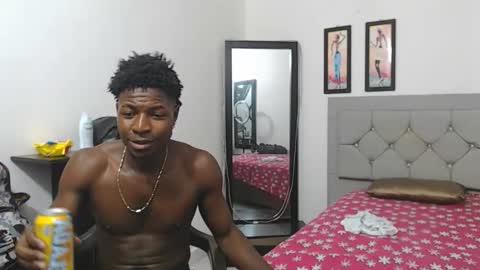 Snapshot of jaycolinss chatting on 02-25-26, 07:01 jaycollins online show from 02-25-26, 07:01