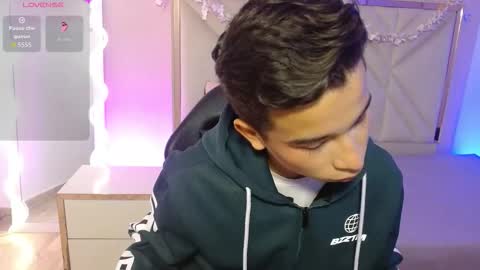 Snapshot of jayden_tay1 chatting on 11-25-25, 04:34 jayden_tay1 online show from 11-25-25, 04:34