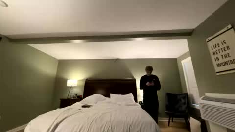 Snapshot of jaylovestokens chatting on 12-04-25, 01:42 Jay online show from 12-04-25, 01:42