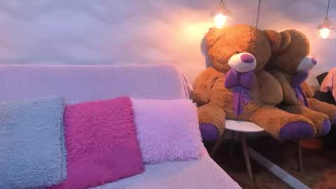 Snapshot of jazlin_angels chatting on 09-28-25, 05:13 JAZLIN ANGELS online show from 09-28-25, 05:13