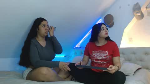 Snapshot of jazmin_dharius chatting on 10-17-25, 09:45 Jazmin and Scarlett online show from 10-17-25, 09:45