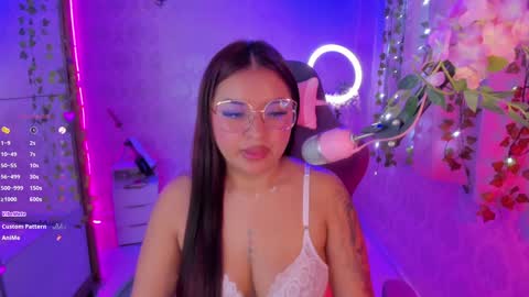 Snapshot of jazmineferrari1 chatting on 01-23-25, 10:43 Jazmine online show from 01-23-25, 10:43
