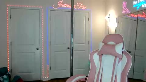 Jazmine Fox online show from 05-13-26, 03:53