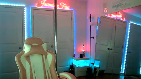 Jazmine Fox online show from 07-23-26, 07:56