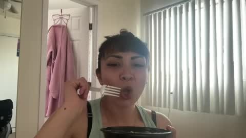 Snapshot of jazzy_lux chatting on 05-18-26, 12:07 jazzy_lux online show from 05-18-26, 12:07