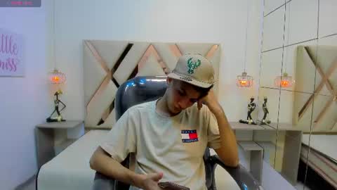 jdwhite18 online show from 07-12-26, 01:29