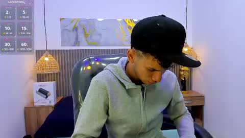 jdwhite18 online show from 07-13-26, 04:37