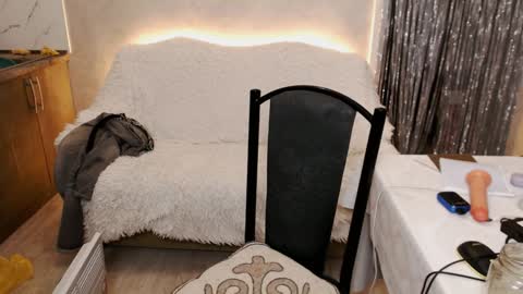 Snapshot of jealousangel chatting on 12-12-24, 06:21 Angel online show from 12-12-24, 06:21