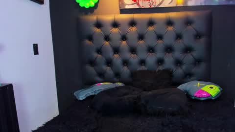 J E A N online show from 02-23-25, 01:57