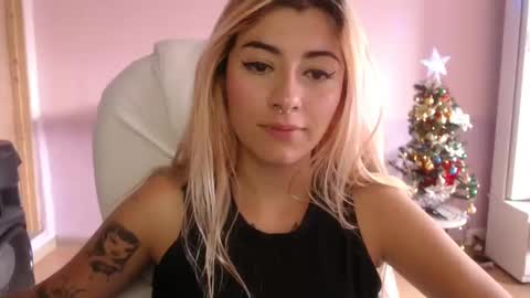 Snapshot of jean_monroe chatting on 12-12-24, 04:10 Jean online show from 12-12-24, 04:10