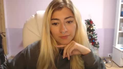 Snapshot of jean_monroe chatting on 02-07-25, 03:45 Jean online show from 02-07-25, 03:45