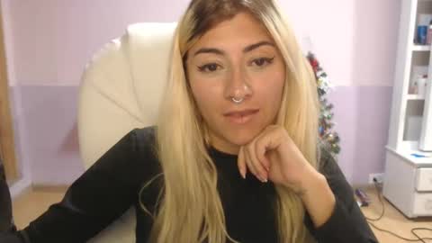 Snapshot of jean_monroe chatting on 02-08-25, 02:36 Jean online show from 02-08-25, 02:36