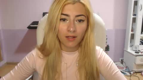 Snapshot of jean_monroe chatting on 03-11-25, 12:33 Jean online show from 03-11-25, 12:33