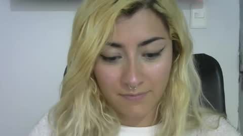 Snapshot of jean_monroe chatting on 09-18-25, 10:45 Jean online show from 09-18-25, 10:45