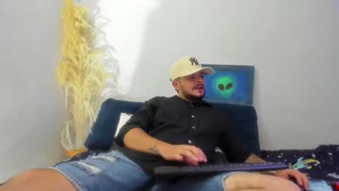 Snapshot of jeann_alex chatting on 06-13-26, 02:09 Jean alex online show from 06-13-26, 02:09