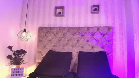 Snapshot of jeanne_holland chatting on 07-25-26, 01:41 Jeanne Holland online show from 07-25-26, 01:41