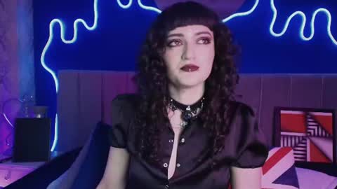 Snapshot of jeannesabatier chatting on 06-23-26, 07:01 Jean online show from 06-23-26, 07:01