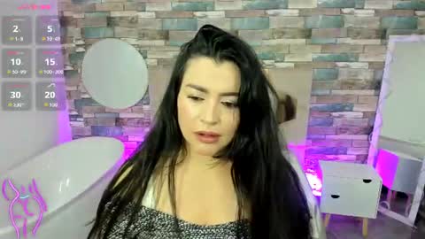 Snapshot of jeannette_tay chatting on 06-18-26, 02:56 JEANNETTE online show from 06-18-26, 02:56