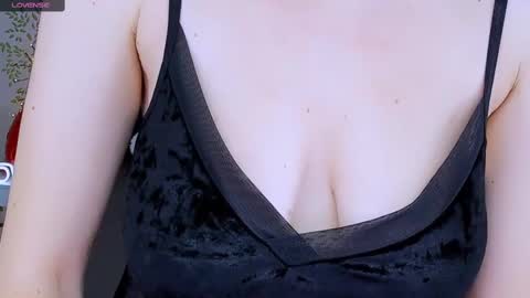 Snapshot of jeanniefox_ chatting on 02-12-25, 01:37 jeanniefox_ online show from 02-12-25, 01:37