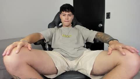 Snapshot of jeeanpii01 chatting on 01-12-26, 02:39 Jeanpii01 online show from 01-12-26, 02:39