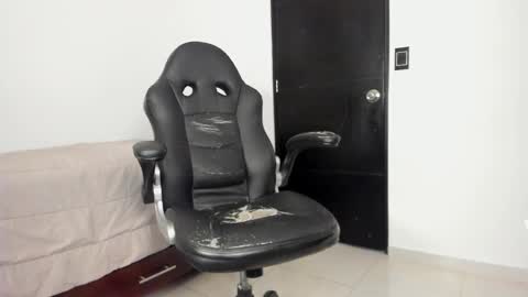 Snapshot of jeeanpii01 chatting on 02-18-26, 02:18 Jeanpii01 online show from 02-18-26, 02:18