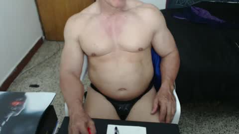 Snapshot of jefmuscletw chatting on 10-07-25, 12:24 brayam online show from 10-07-25, 12:24