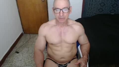 Snapshot of jefmuscletw chatting on 11-19-25, 12:16 brayam online show from 11-19-25, 12:16