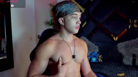 Snapshot of jeicob_stone1 chatting on 06-20-26, 02:36 JEICOB STONE online show from 06-20-26, 02:36