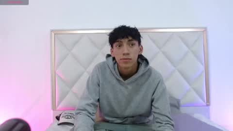 Snapshot of jeiden_tay chatting on 11-04-25, 04:55 Camilo online show from 11-04-25, 04:55