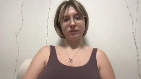 Snapshot of jelly_gum chatting on 12-18-25, 11:49 Inna online show from 12-18-25, 11:49