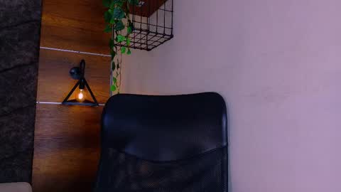 Snapshot of jenacooper__ chatting on 12-18-25, 08:04 Jena online show from 12-18-25, 08:04