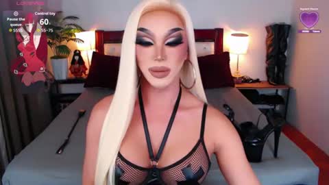 Snapshot of jenifers_body chatting on 06-26-26, 07:40 Queen Jenifer online show from 06-26-26, 07:40