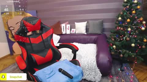 Snapshot of jeniferstone chatting on 12-23-24, 09:49 Kira online show from 12-23-24, 09:49