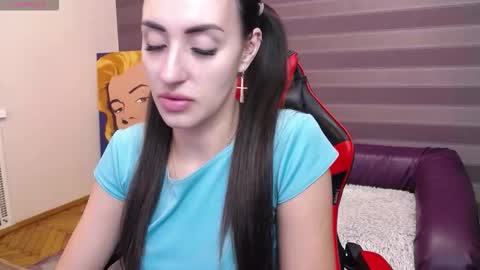 Kira online show from 11-19-25, 08:03