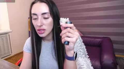 Snapshot of jeniferstone chatting on 05-23-26, 08:07 Kira online show from 05-23-26, 08:07