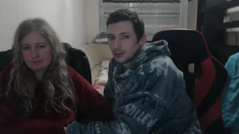 Snapshot of jenisandpeter chatting on 02-14-25, 09:32 JenisAndPeter online show from 02-14-25, 09:32