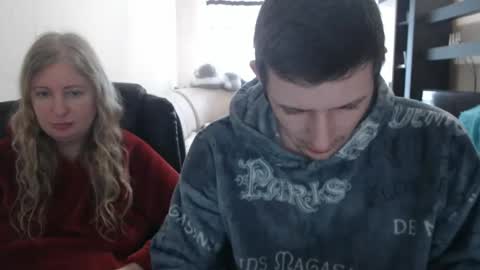 Snapshot of jenisandpeter chatting on 02-15-25, 07:49 JenisAndPeter online show from 02-15-25, 07:49