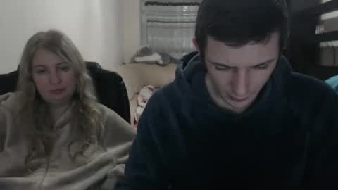 Snapshot of jenisandpeter chatting on 02-19-25, 05:49 JenisAndPeter online show from 02-19-25, 05:49