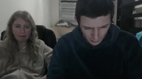 Snapshot of jenisandpeter chatting on 02-19-25, 09:03 JenisAndPeter online show from 02-19-25, 09:03