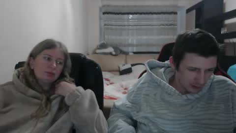 Snapshot of jenisandpeter chatting on 02-23-25, 04:13 JenisAndPeter online show from 02-23-25, 04:13